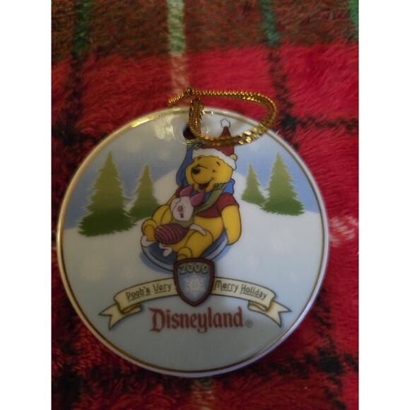 VTG Disney’s Pooh’s Very Merry Holiday “2000” ceramic Christmas Ornament - Picture 2 of 4